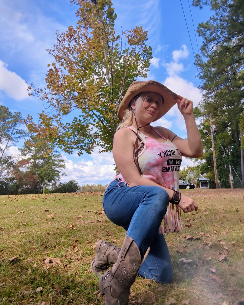 Queen Daisy Chain has her Blue Jeans On in Woodbine, GA #1