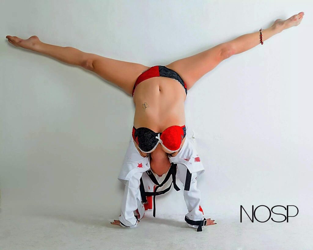Escape from Arkham Harley Quinn by Queen Daisy Chain - Doing a Handstand