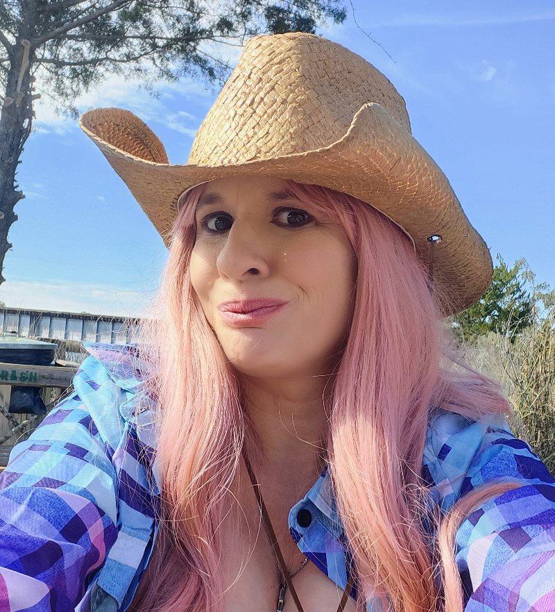 Queen Daisy Chain in Kingsland, GA at the FL-GA state line.