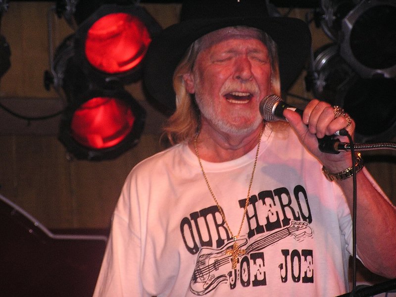 Country singer Mel McDaniel performing at a benefit event.